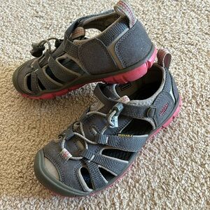 Kids Keen sandals size 12, like new